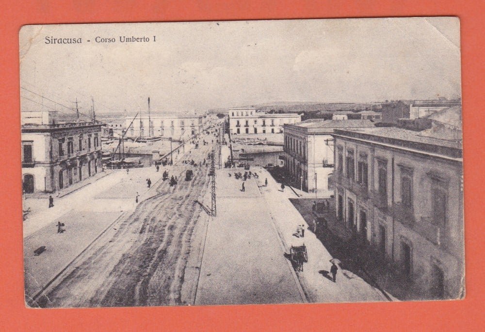 Fotografie: Carte poștală „Siracusa — Corso Umberto I”, 1922, adresată lui Radu Sbiera, primarul Cernăuțiului