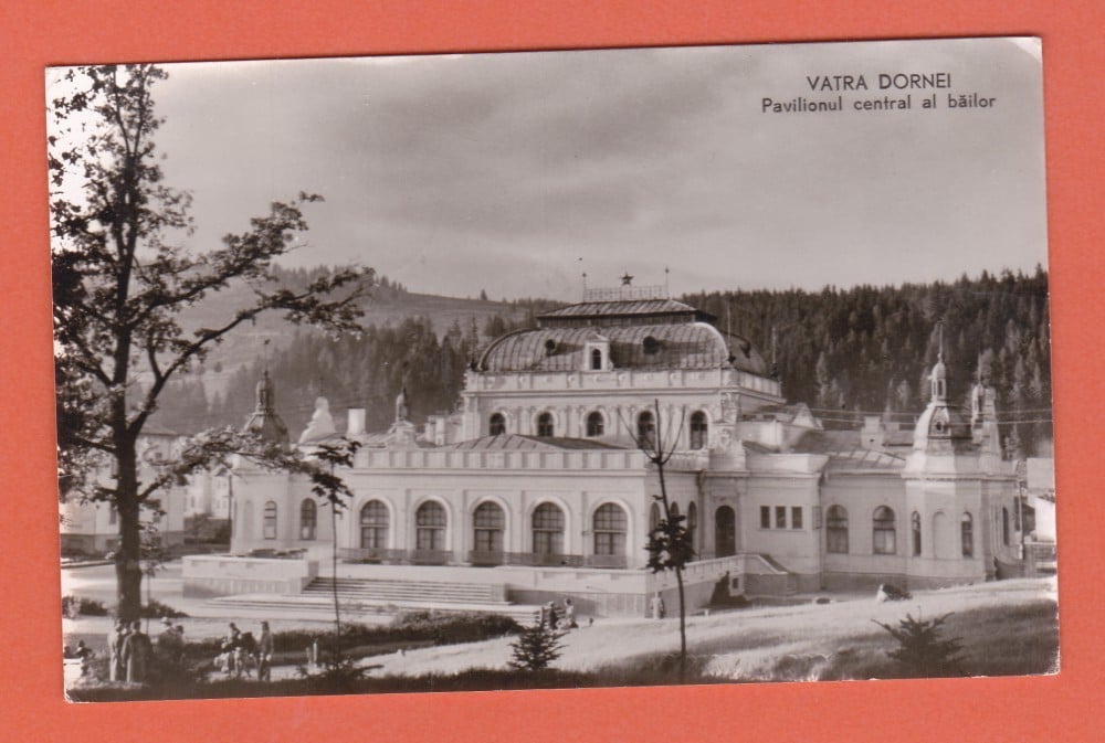 Fotografie: Carte poștală „Vatra Dornei — Pavilionul central al băilor”, circulată în 1961