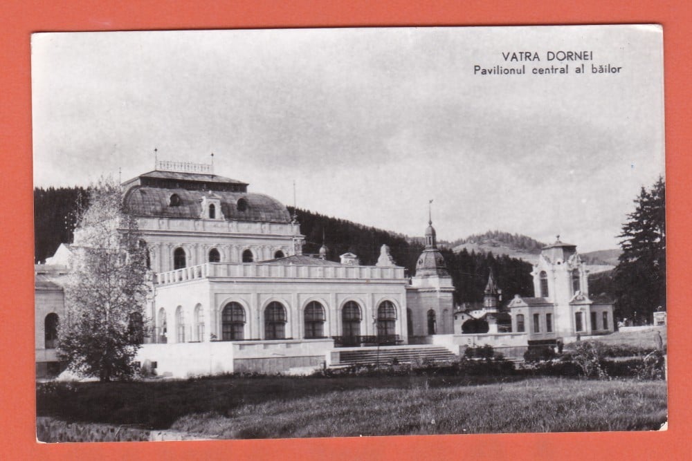 Fotografie: Carte poștală „Vatra Dornei — Pavilionul central al băilor”