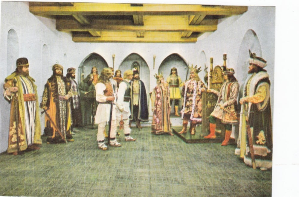 Fotografie: Carte poștală „Muzeul Bucovinei — Sala Sfatului Domnesc” (II)