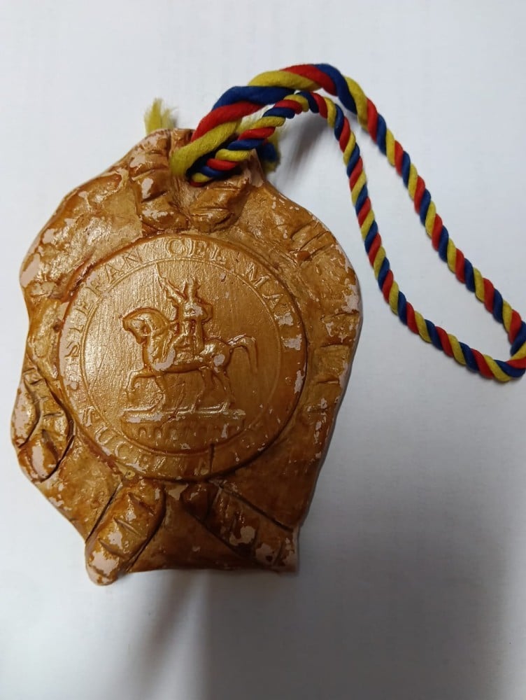 Fotografie: Plachetă din ceramică „Ștefan cel Mare”, Suceava, 1977