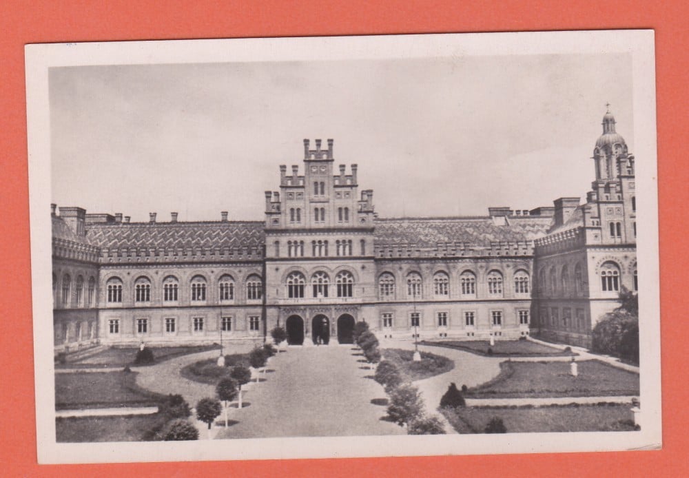 Fotografie: Carte poștală „Cernăuți — palat ce aparține muzeului”