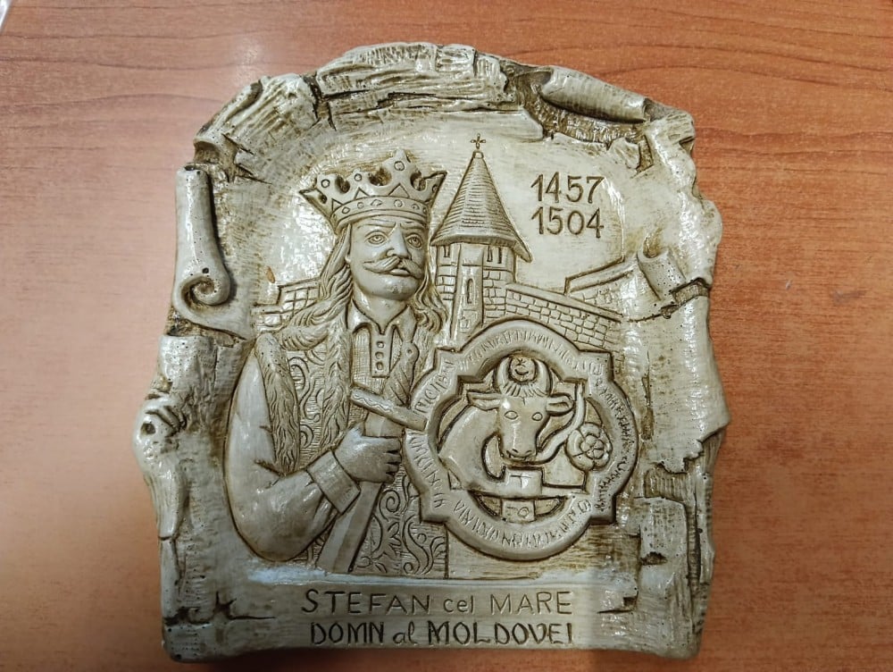 Fotografie: Plachetă „Ștefan cel Mare, domn al Moldovei 1457–1504”, 16 × 17 cm