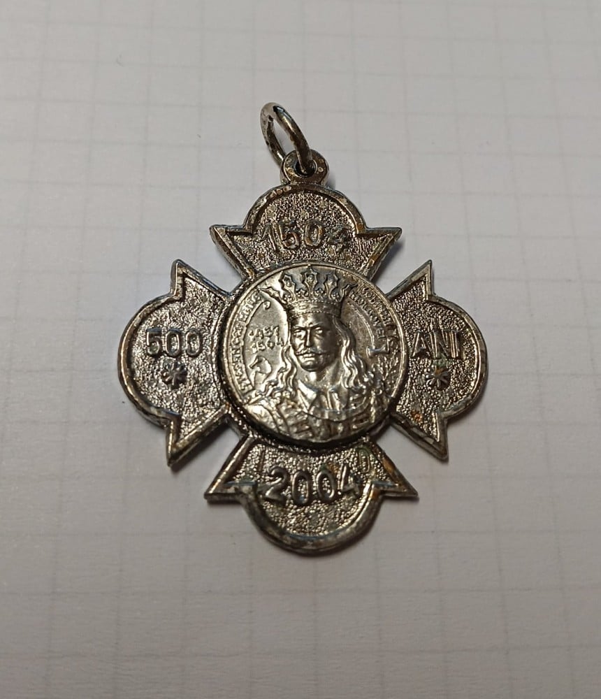 Medalion-cruce „Ștefan cel Mare”, comemorativ 1504–2004, argintat, clasa a II-a