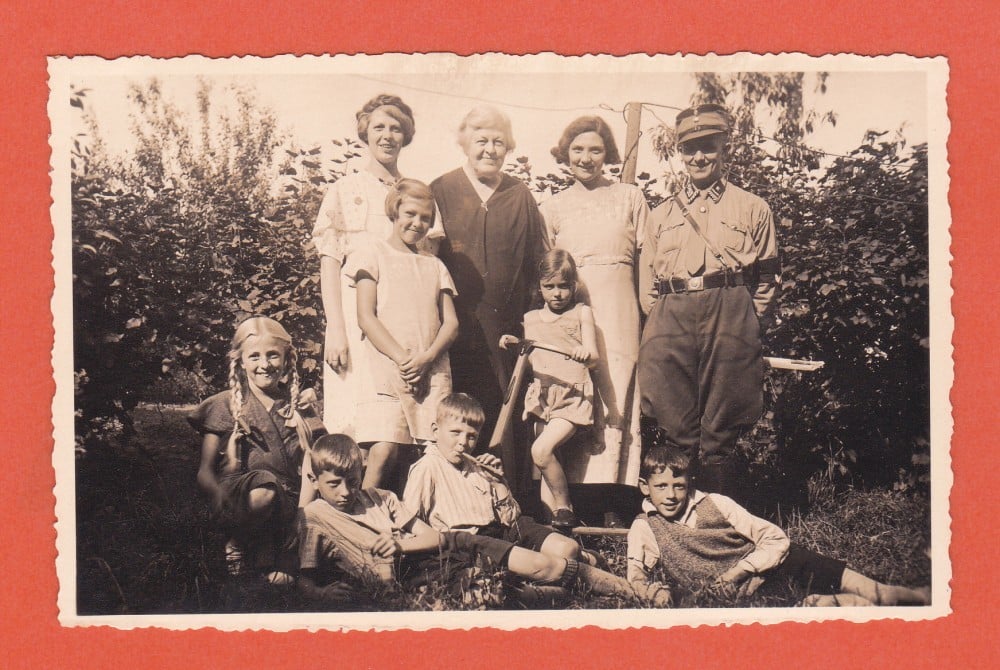 Fotografie: Fotografie de familie cu un subofițer german, al Doilea Război Mondial