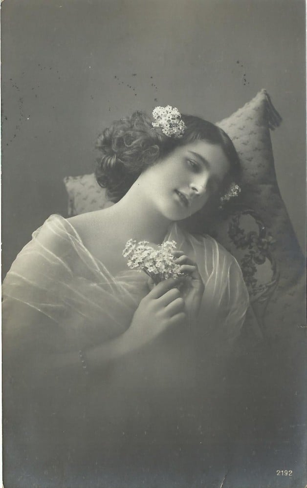 Fotografie: Ilustrată „Femeie visând”, circulată în 1915