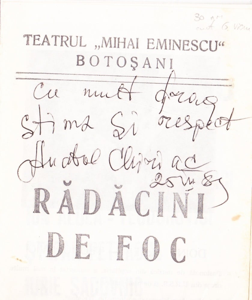 Fotografie: Pliant „Rădăcini de foc”, Teatrul Mihai Eminescu Botoșani, cu autograful lui Grigore Vieru