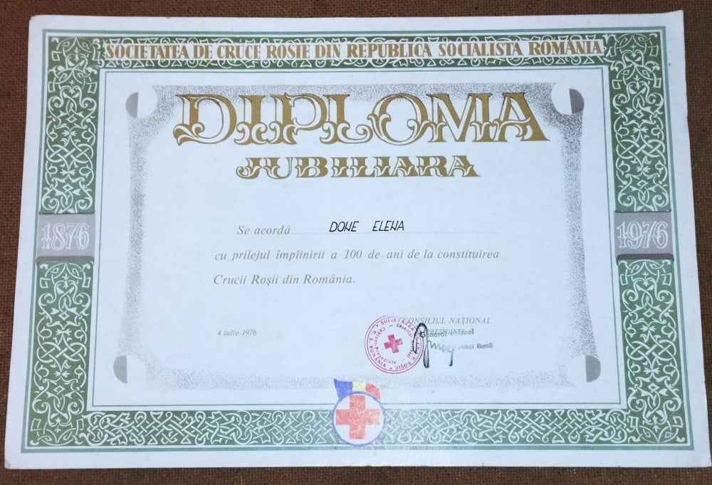 Fotografie: Diplomă jubiliară „100 de ani de Crucea Roșie în România 1876–1976”