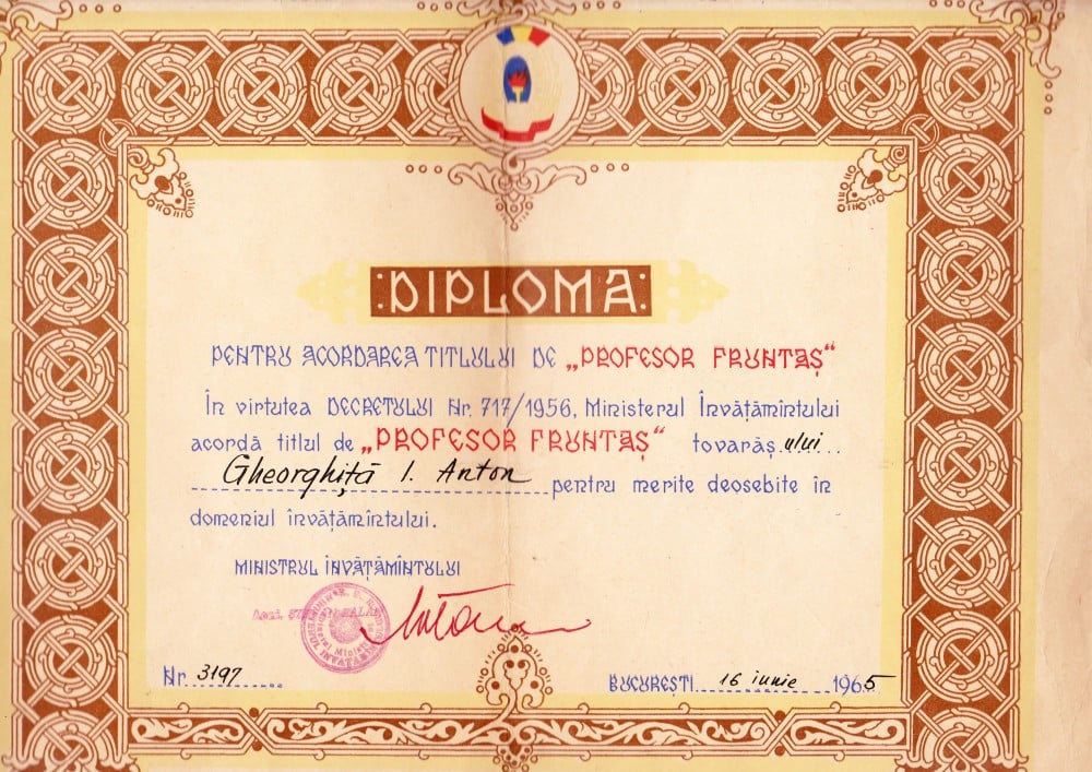 Fotografie: Diplomă pentru titlul de „Profesor fruntaș”, București, 1965, R.P.R.