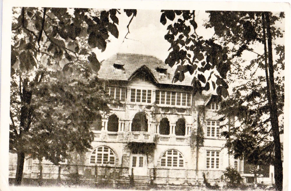Fotografie: Vedere R.P.R. „Pucioasa — internatul Școlii de fete”, necirculată