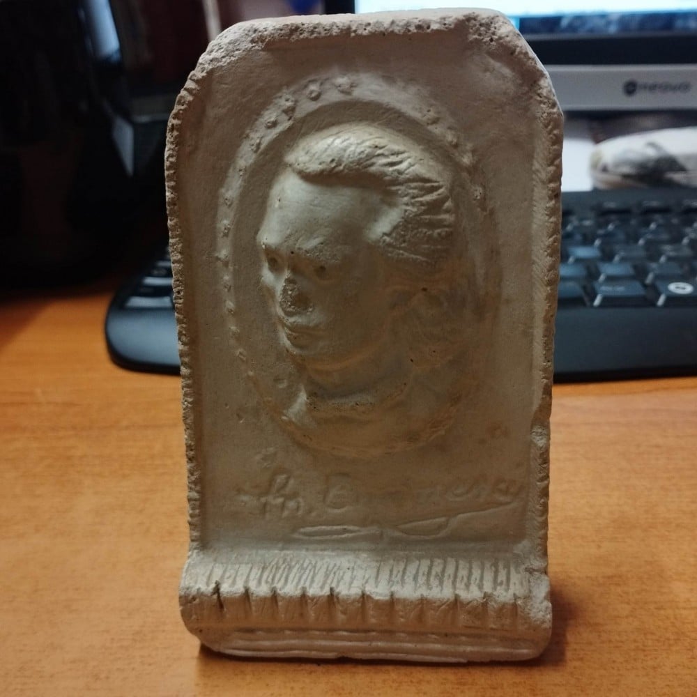 Fotografie: Portret Mihai Eminescu din praf de marmură, 1983