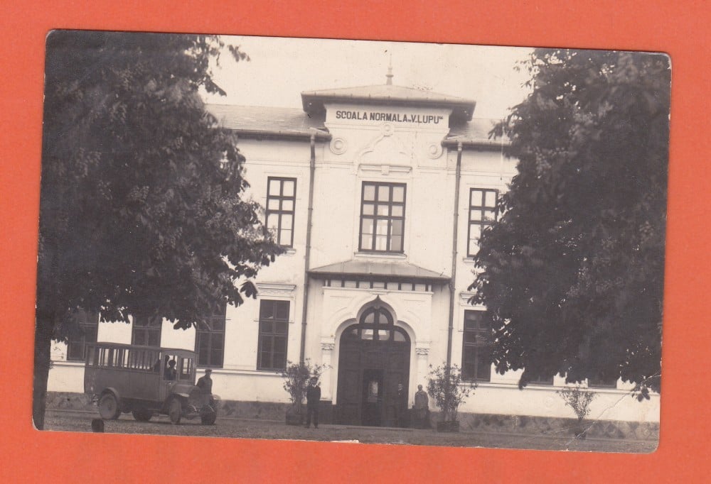 Fotografie: Fotografie-ilustrată „Școala Normală Vasile Lupu, Iași”, anii '30, animată, necirculată