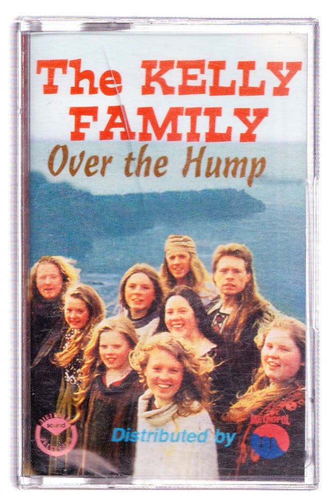 Fotografie: Casetă audio The Kelly Family — Over the Hump