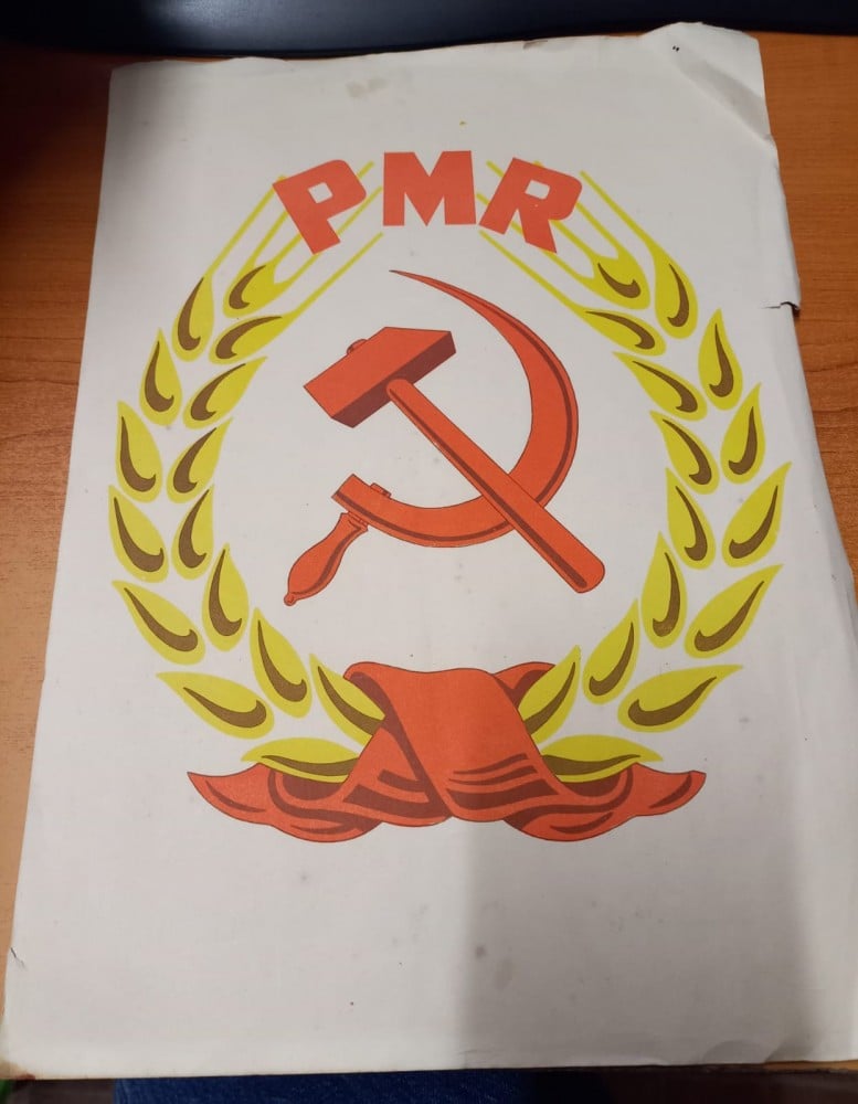 Fotografie: Siglă din carton P.M.R. — Partidul Muncitoresc Român, anii '50