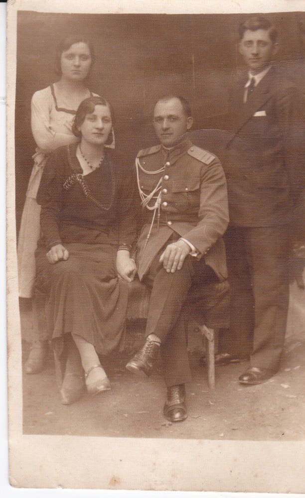 Fotografie: Fotografie interbelică — familia unui plutonier major de jandarmi, 1934, 1934