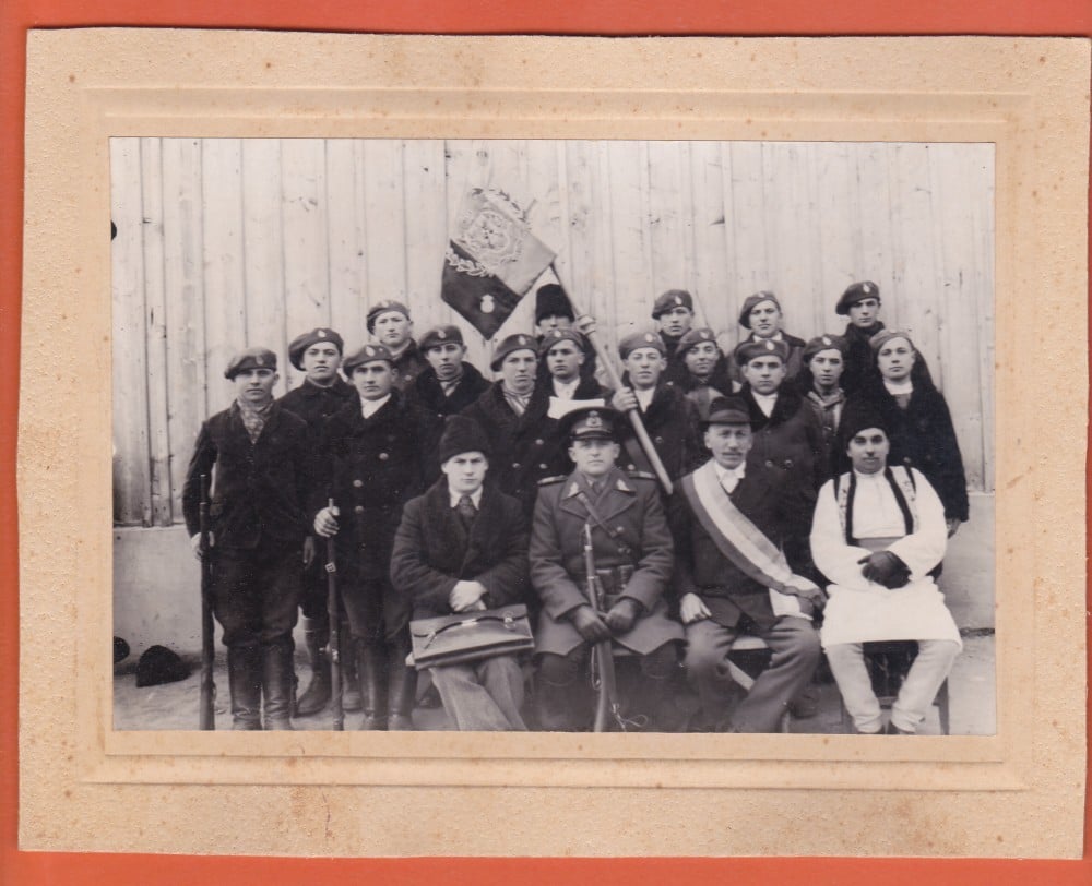 Fotografie: Fotografie cu premilitari, Țibeni, Bucovina, 1938, format mare, 1938