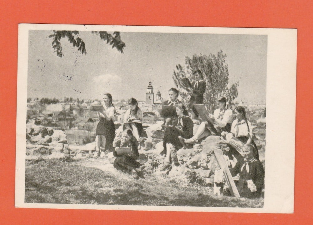 Fotografie: Vedere „Suceava — pe ruinele Cetății, pionieri”, sepia verde, circulată