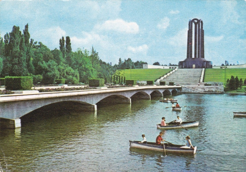 Fotografie: Ilustrată „București — Parcul Libertății”, 1974, circulată