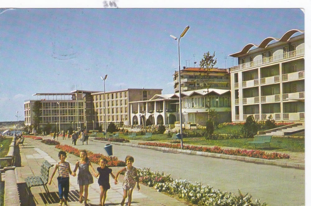 Fotografie: Ilustrată „Mangalia — pe faleză”, circulată