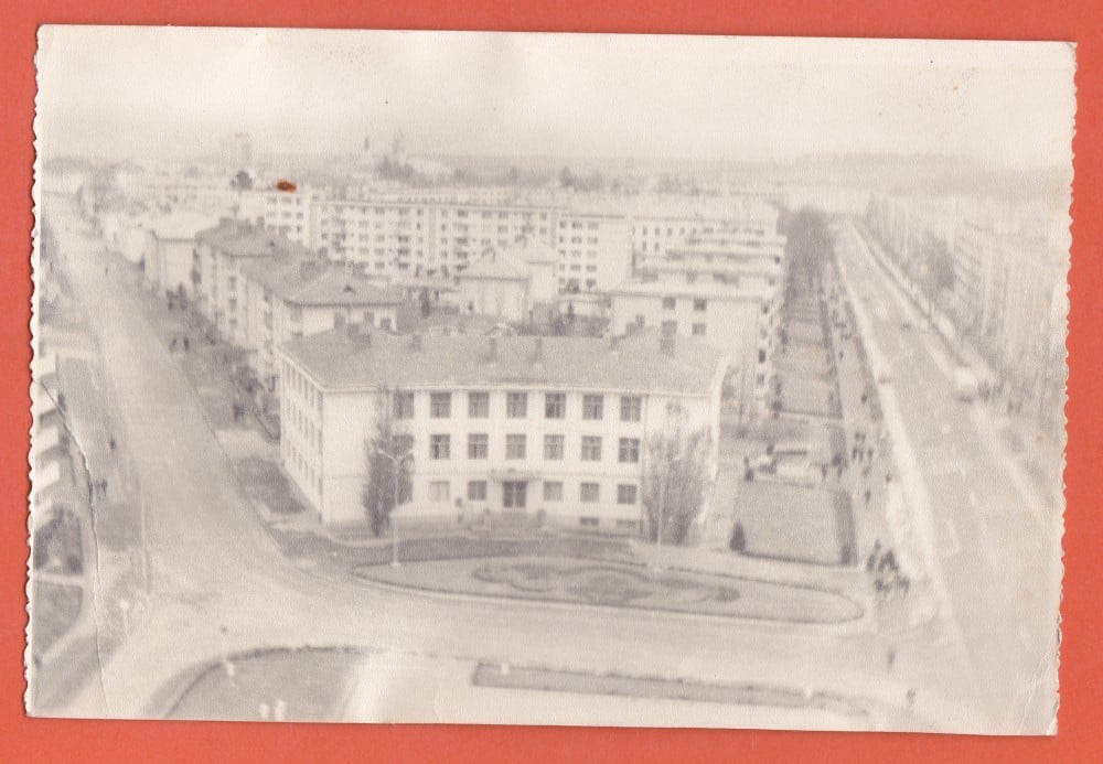 Fotografie: Fotografie originală „Suceava — Policlinica Areni, 1962”, 215 × 145 mm