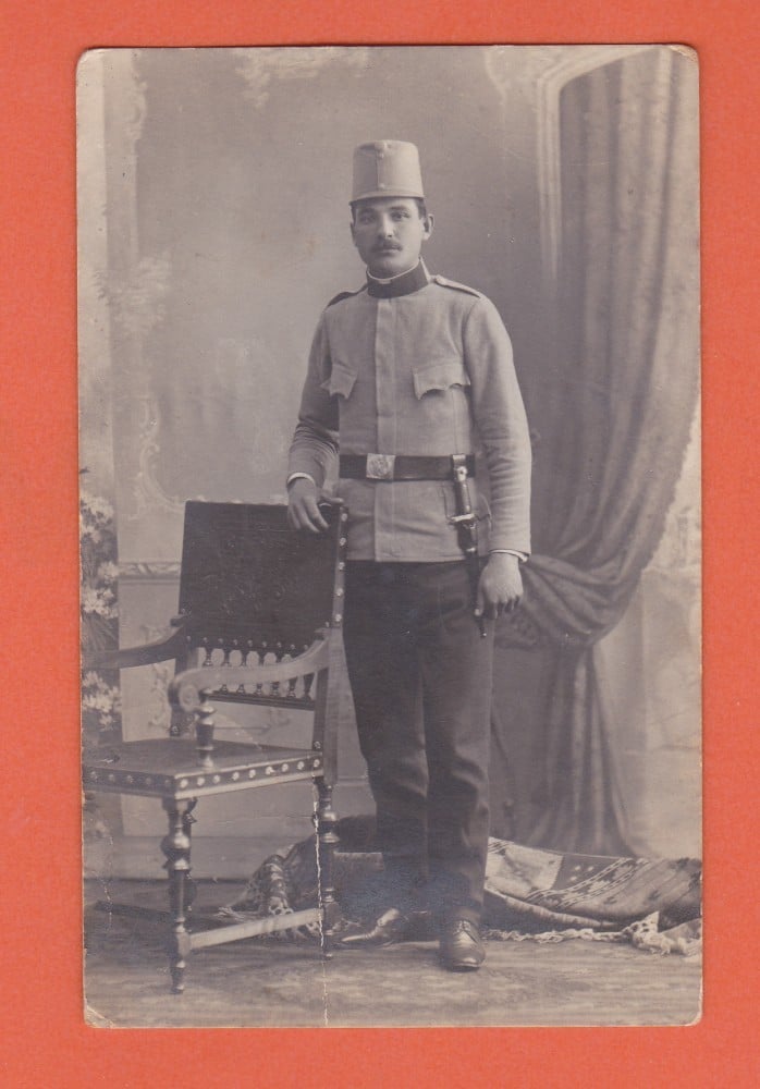 Fotografie: Fotografie — soldat român în uniformă austro-ungară, 1912, atelier Ferdinand Straub, Cernăuți