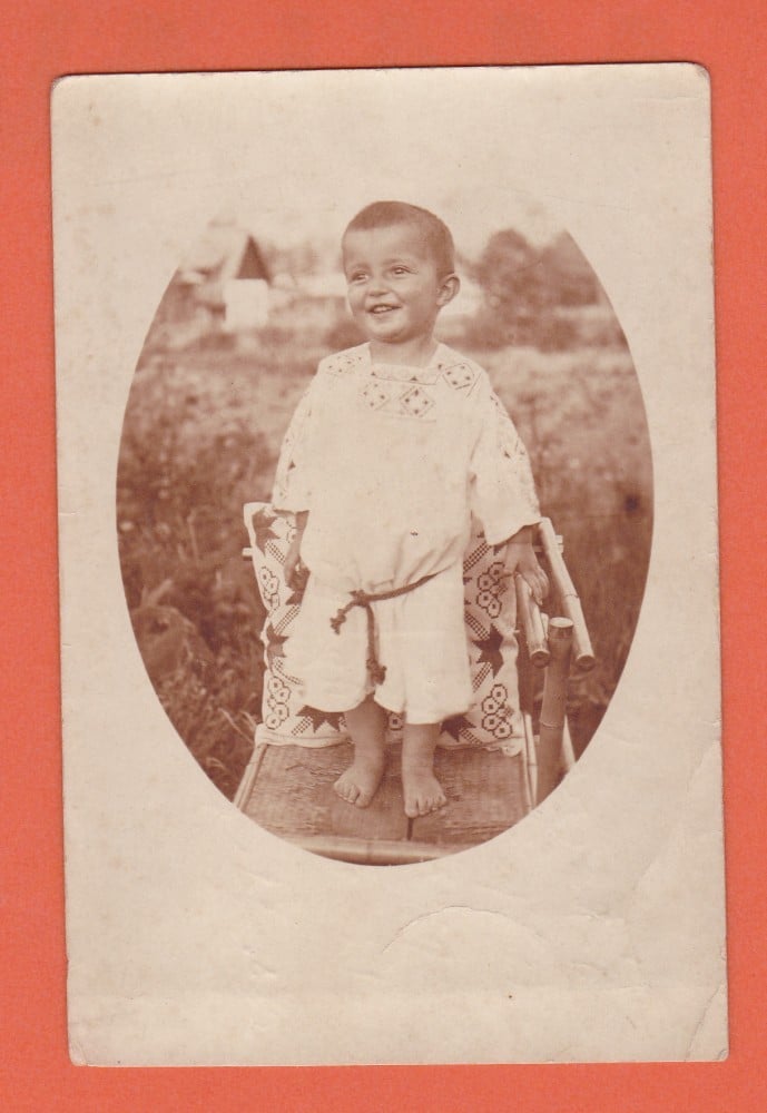 Fotografie: Fotografie-portret cu o tânără femeie, perioada interbelică