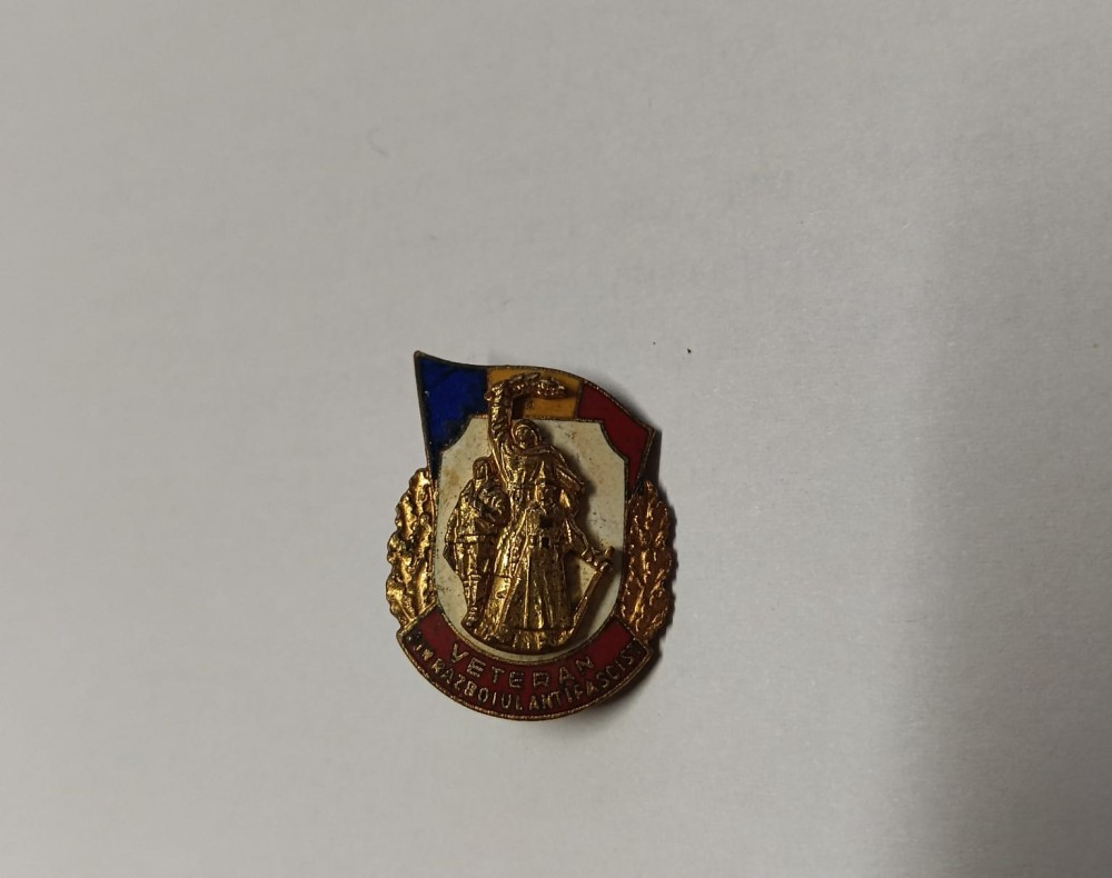 Insignă „Veteran din războiul antifascist” — alamă, email la cald